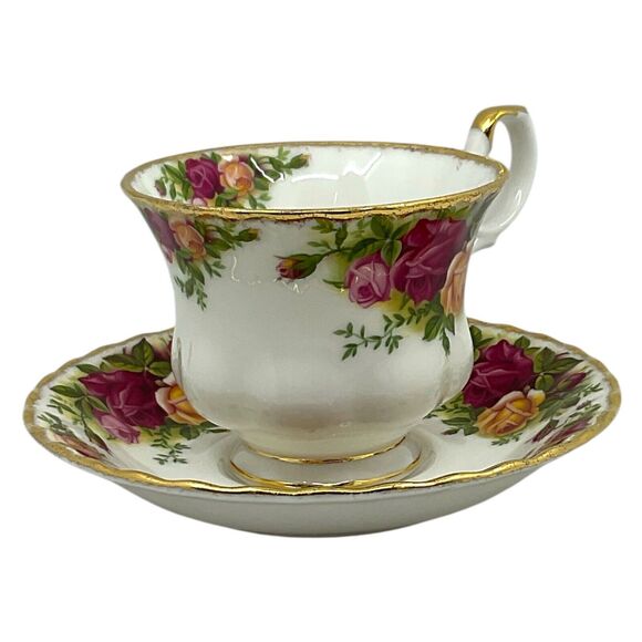 Royal Albert Old Country Roses 1962 Tea Cup and Saucer Bone China England Floral - Picture 4 of 8